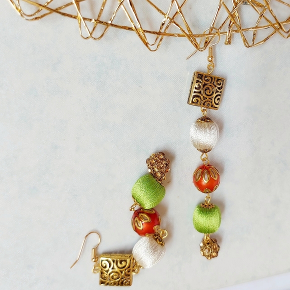 Pastel color dangling earrings - Picture 3 of 5